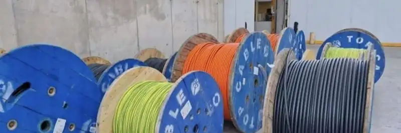 Spadek napięcia w instalacji elektrycznej — jak obliczyć i kiedy jest problemem? obrazek